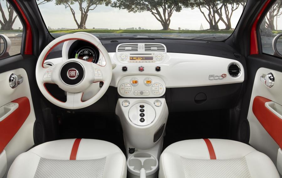  Fiat 500e 2013 года  (US) (фото 21 из 37)